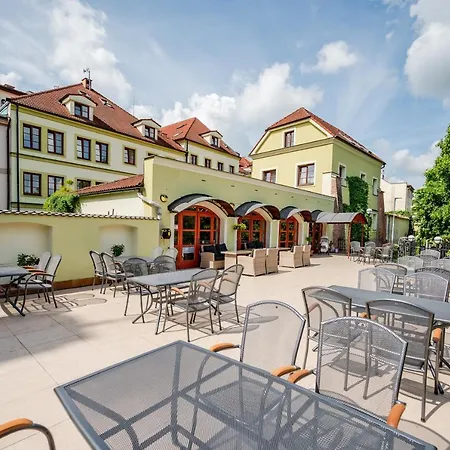U Královny Elišky Hotel 4*